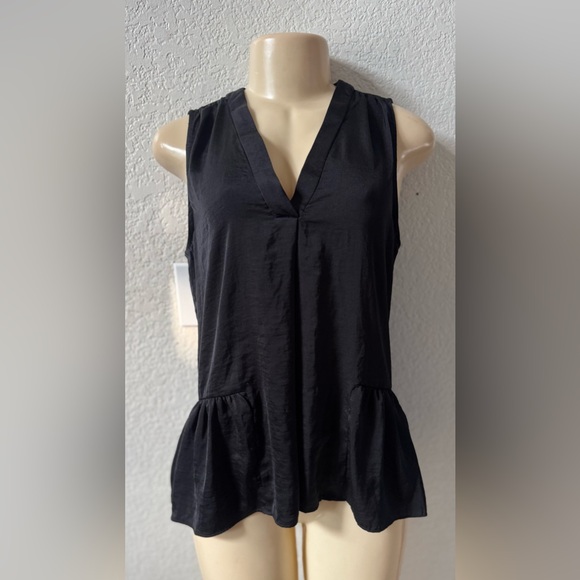 Vince Camuto Tops - Vince Camuto Black V-Neck Sleeveless Blouse